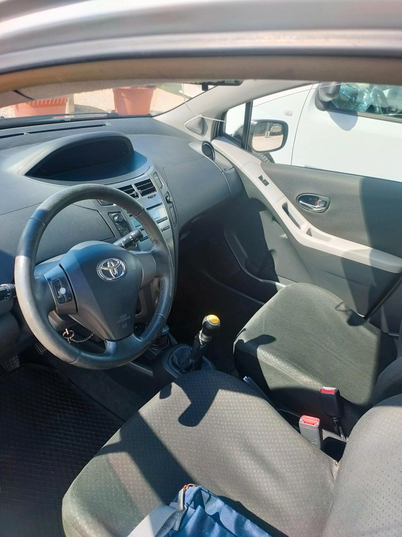 Toyota Yaris 1.0 5 porte Sol