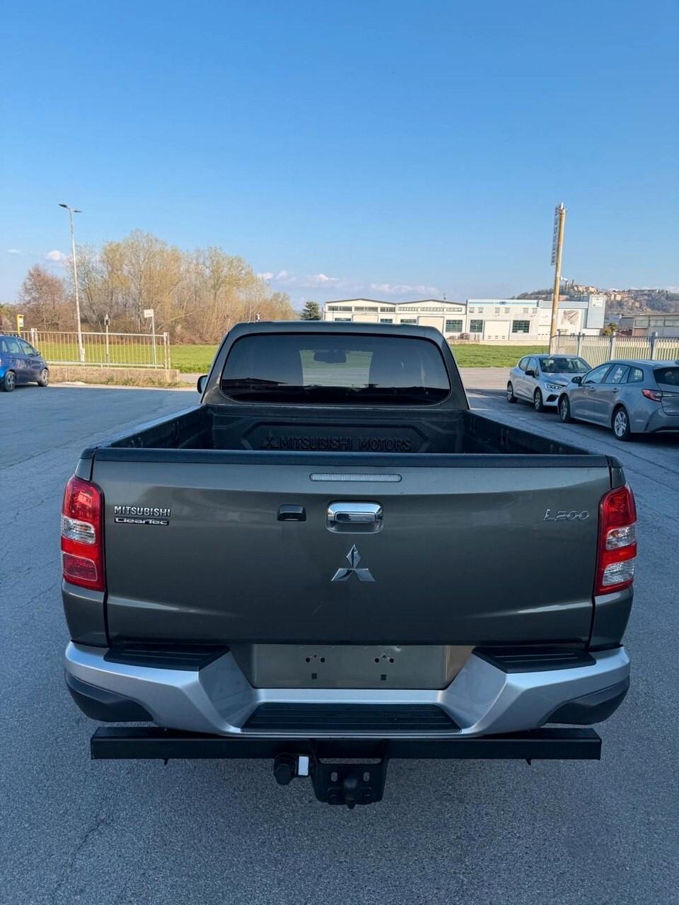 Mitsubishi L200 2.4 DI-D/154CV 2WD Double Cab Invite