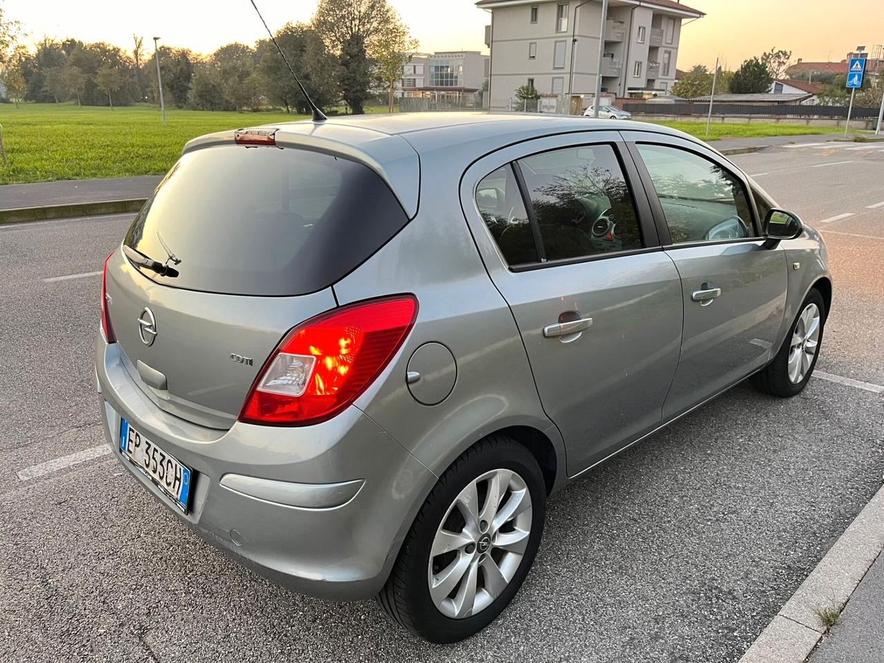 Opel Corsa 1.3 CDTI 95CV Sport Edition si neopatentati