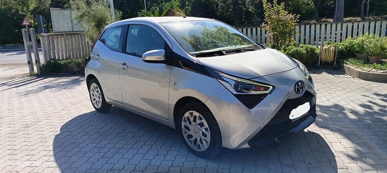 Toyota Aygo 5 Porte 5p 1.0 x-play 72cv