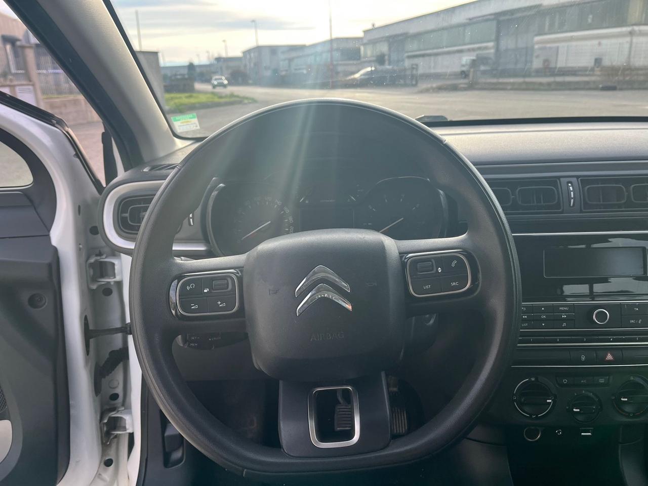 Citroen C3 BlueHDi Shine abbinata a Carrattrezzi