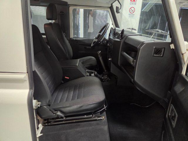 LAND ROVER Defender 90 2.4 TD4 AUTOVETTURA