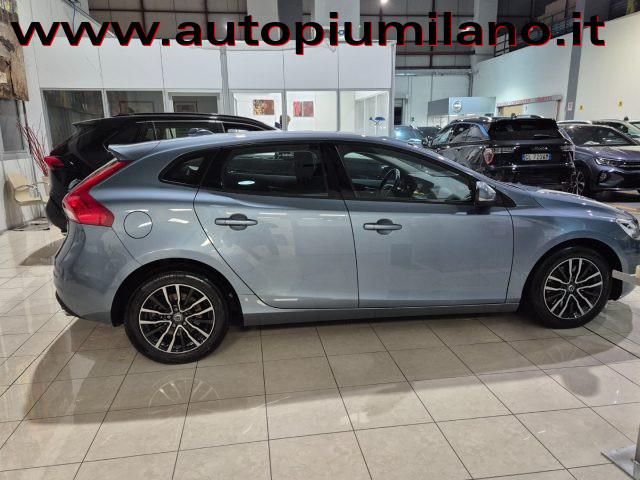 VOLVO V40 D3 Momentum