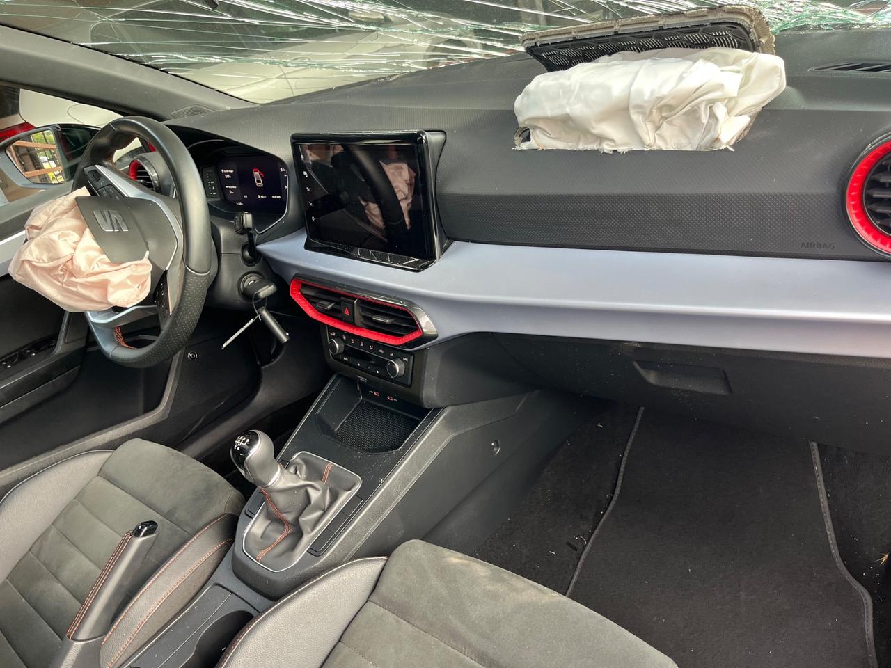 Seat Ibiza 2023 1.0 BENZINA FR INCIDENTATA