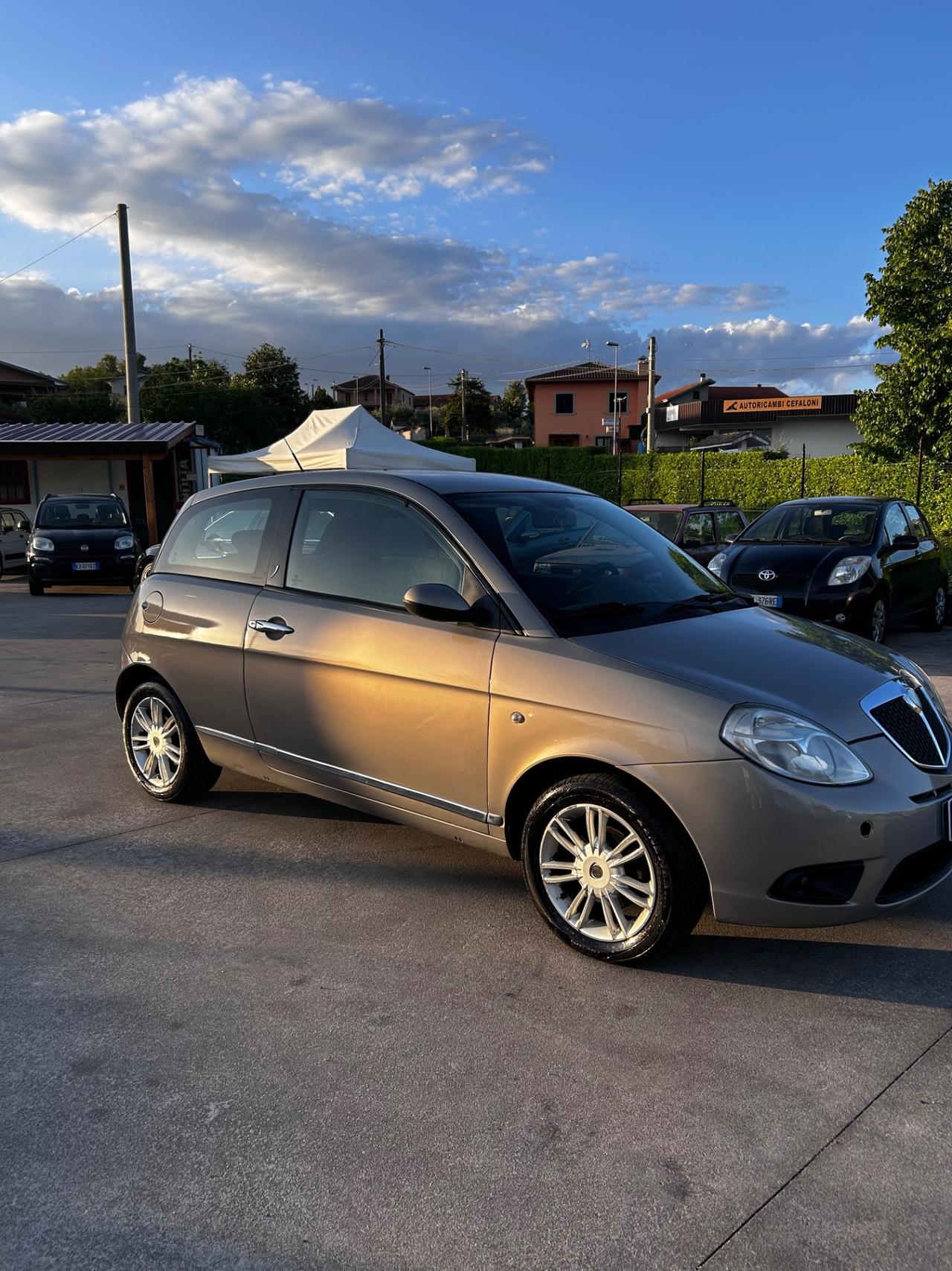 Lancia Ypsilon 1.3 MJT 75 CV Argento