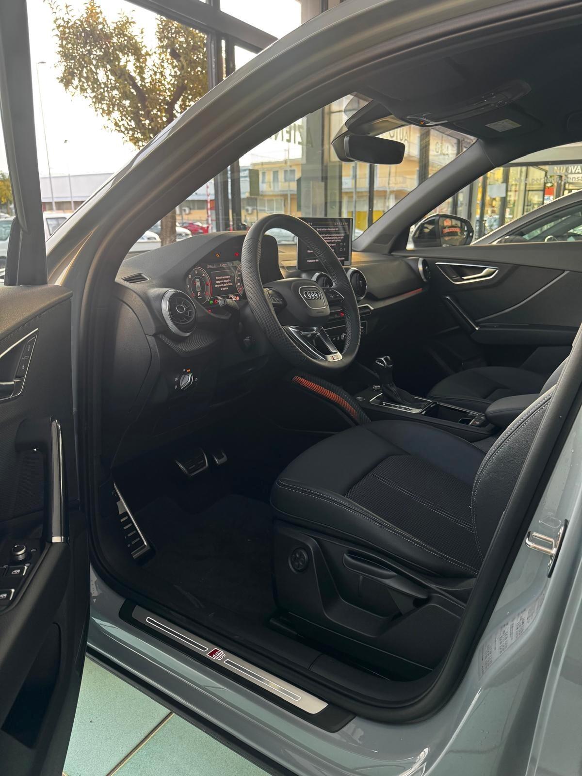 Audi Q2 35 TDI S tronic Identity Black