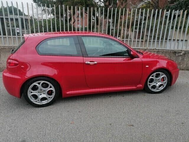 Alfa Romeo 147 3.2i V6 24V cat 3 porte GTA