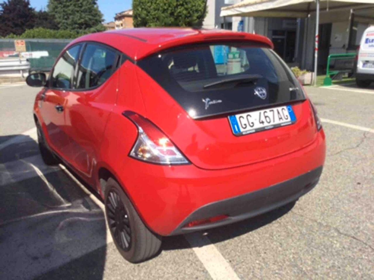Lancia Ypsilon 1.0 70CV FIREFLY HYBRID ECOCHIC SILVER