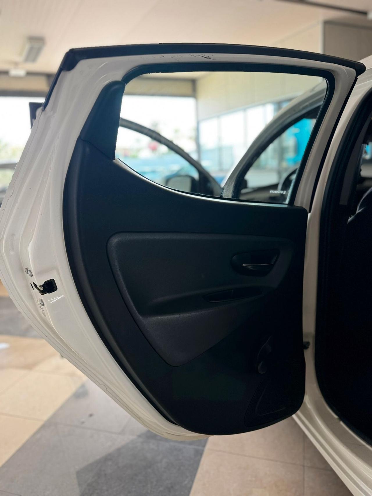 Lancia Ypsilon 1.2 69 CV 5 porte S&S Platinum