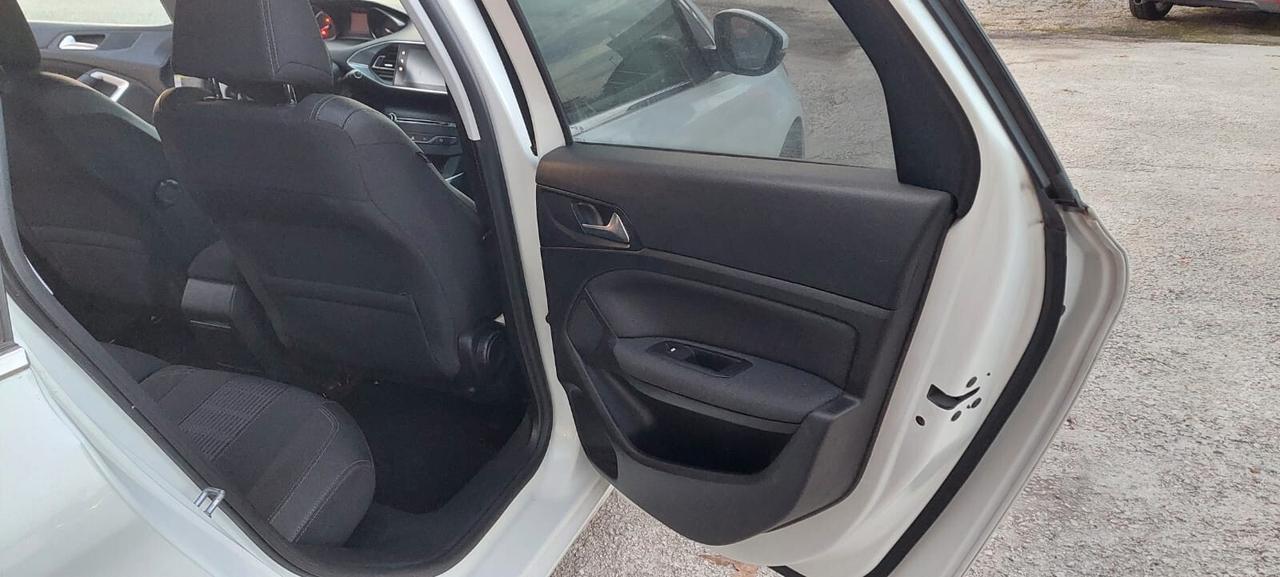 Peugeot 308 BlueHDi 130 S&S SW Allure