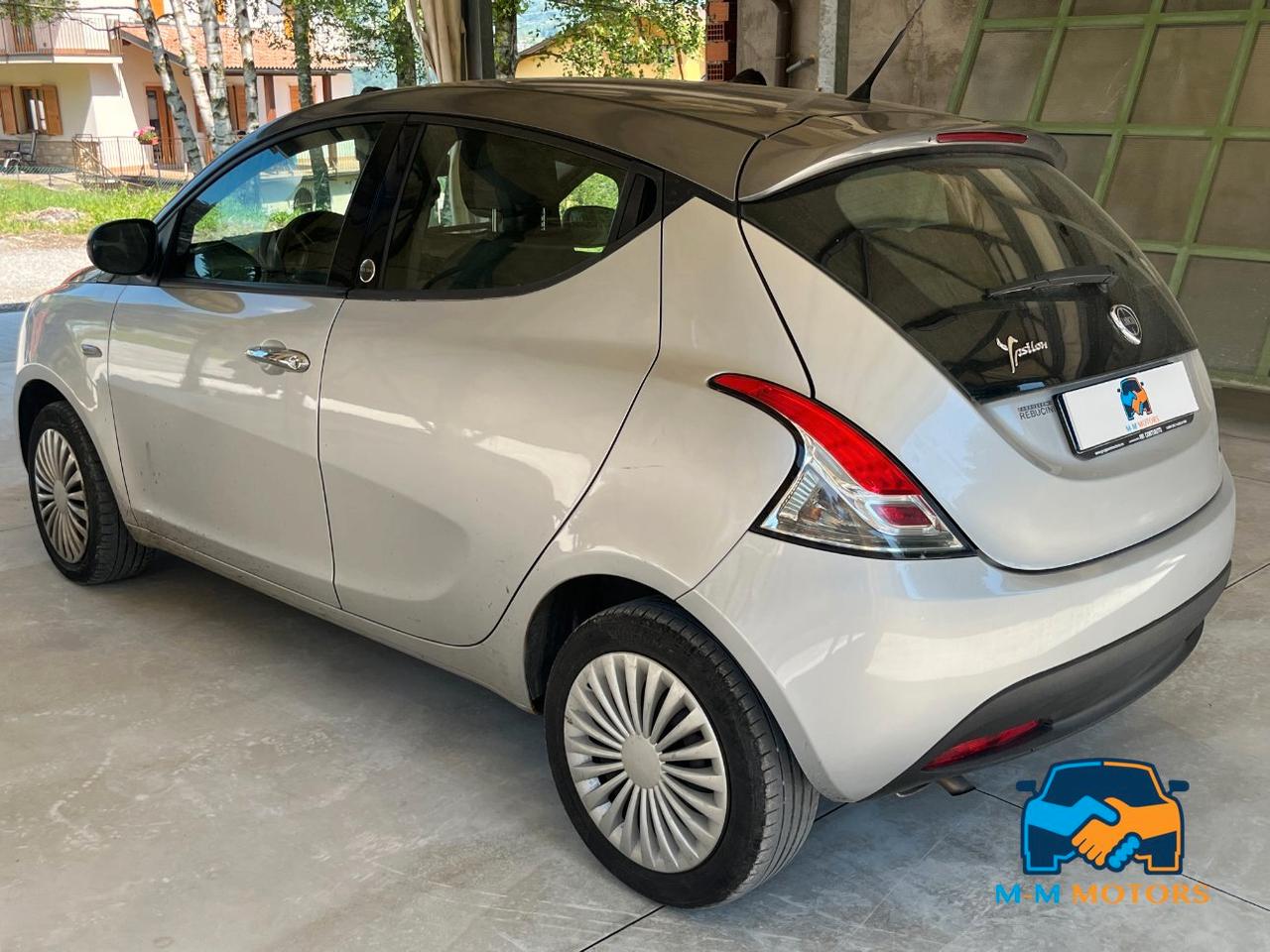 Lancia Ypsilon 5 Porte Ypsilon 1.2 8v Silver ecochic Gpl 69cv