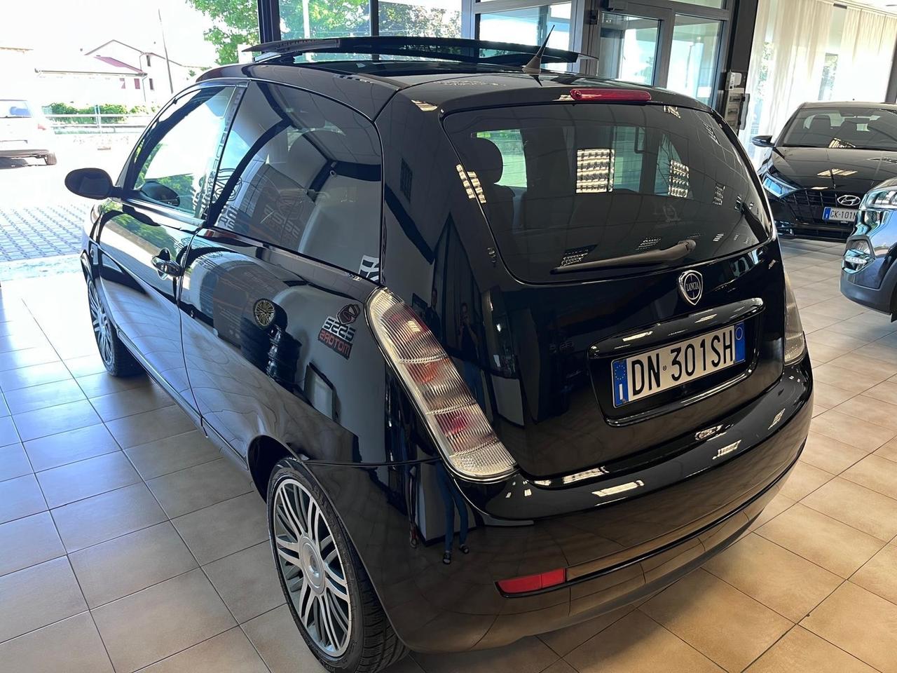 Lancia Ypsilon - 1.4 16V 95cv Sport MomoDesign