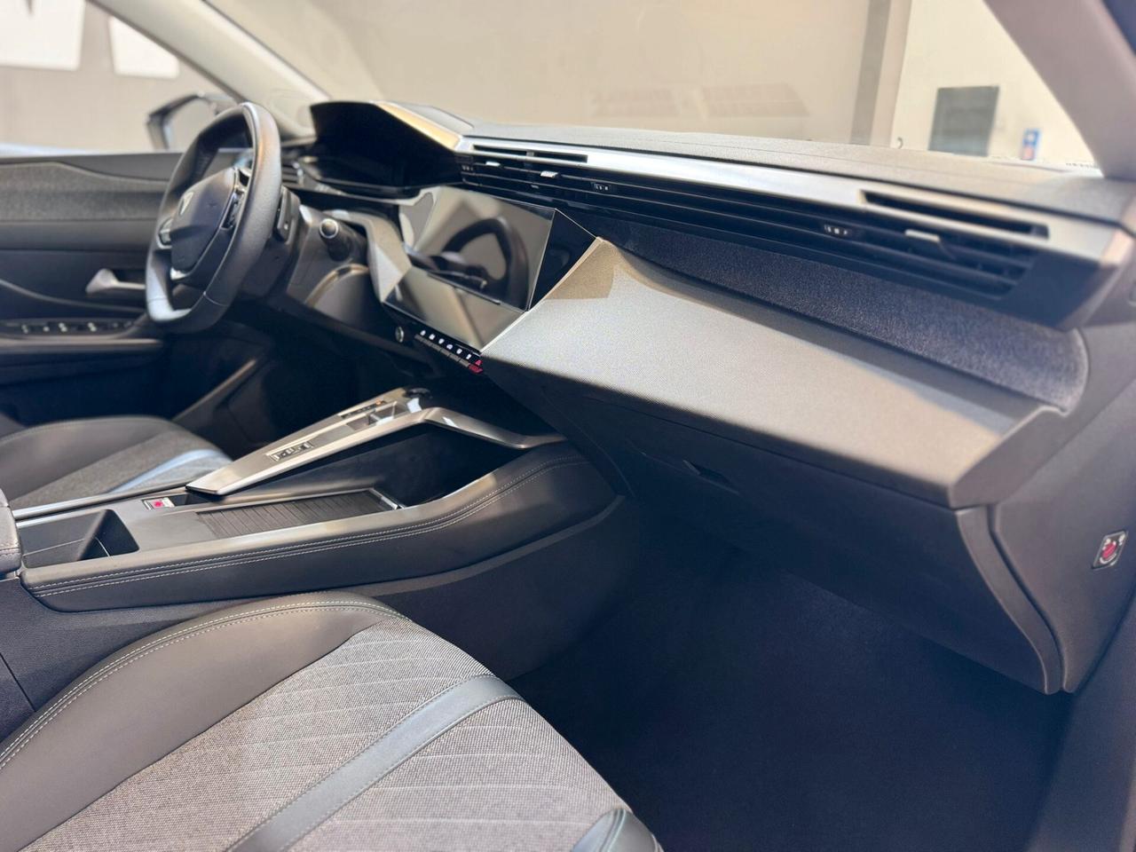 Peugeot 408 PureTech 130 S&S EAT8 Allure