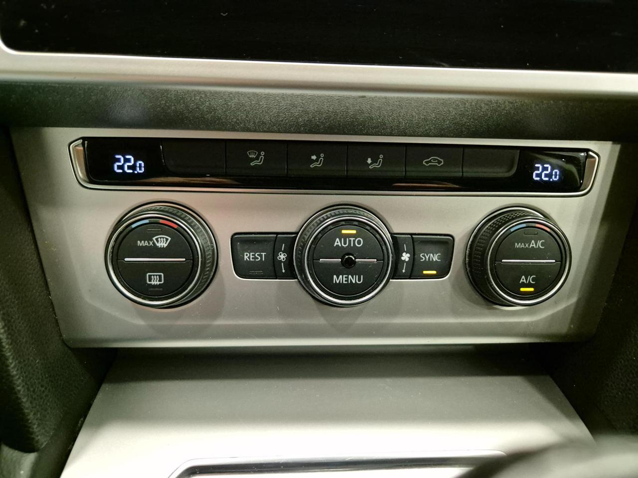 Volkswagen Passat Variant 1.6 TDI Trendline 120cv - Sens. Park. - Bluetooth