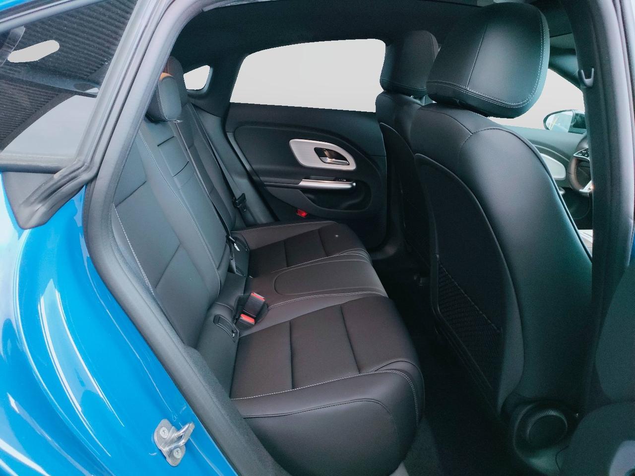 Mercedes-Benz CLA 250+ con tecnologia EQ