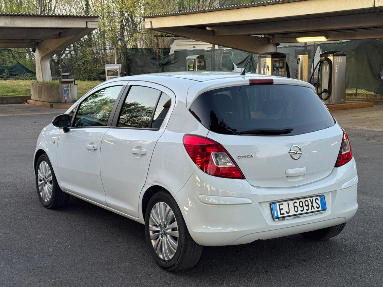Opel Corsa 1.2 5 porte Cosmo