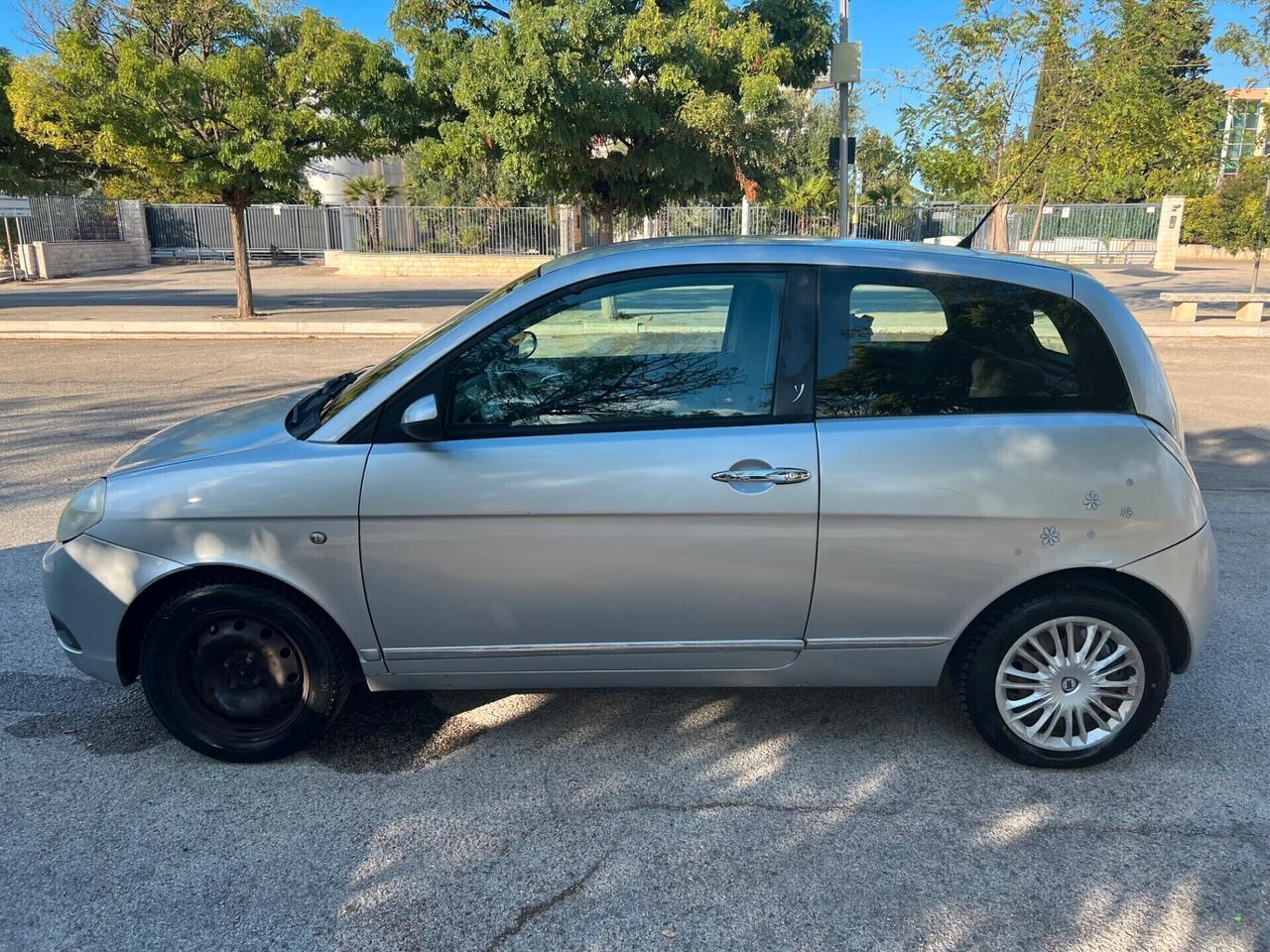 Lancia Ypsilon 1.3 MJT 75 CV Oro Giallo