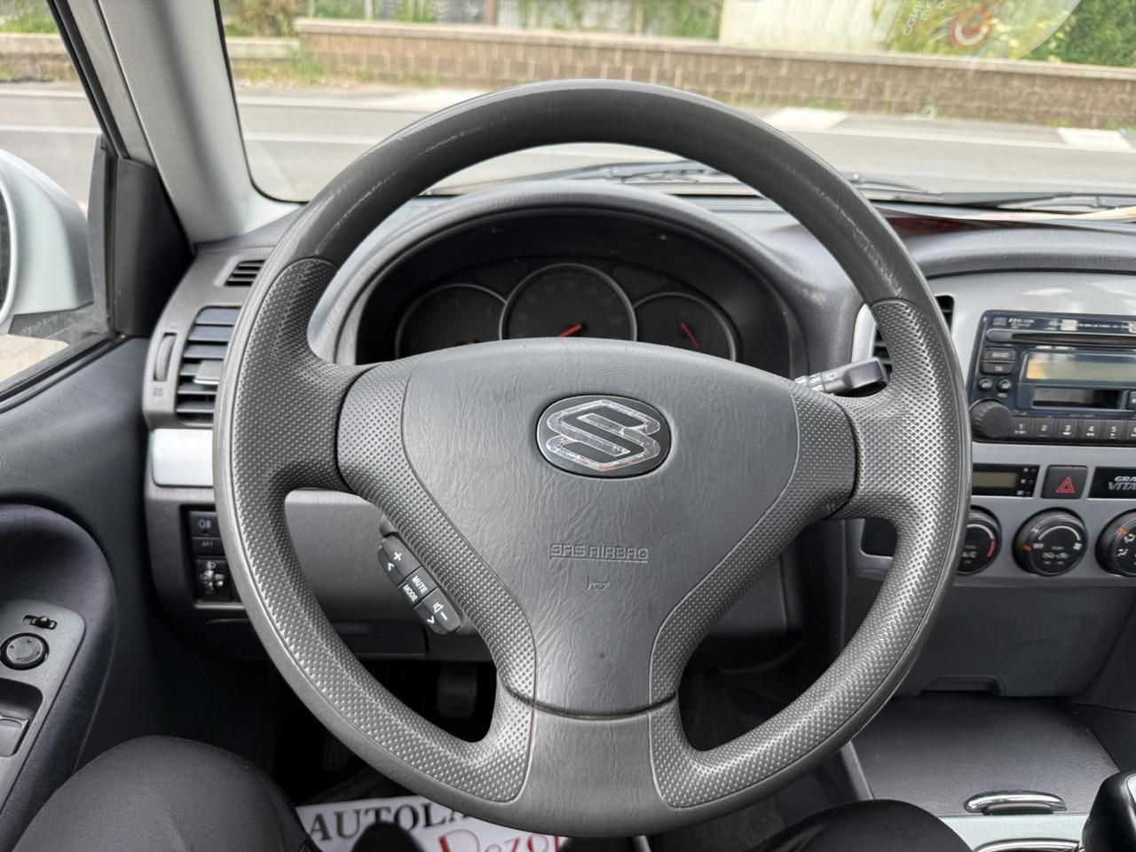 Suzuki Grand Vitara con carrello autocarro GPL