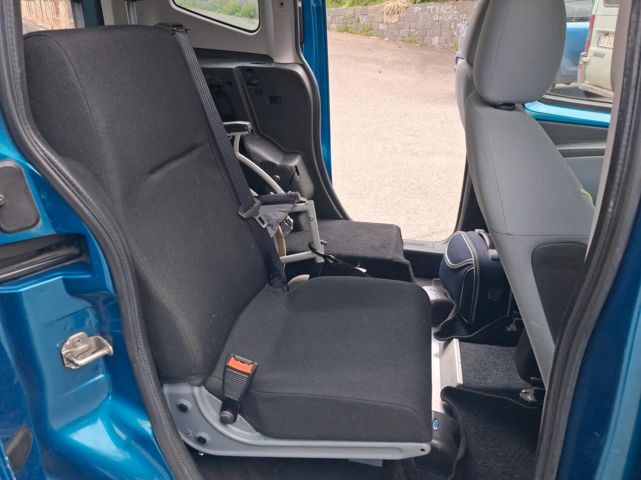 Peugeot Bipper Pianale ribassato con rampa disabili in carrozzina