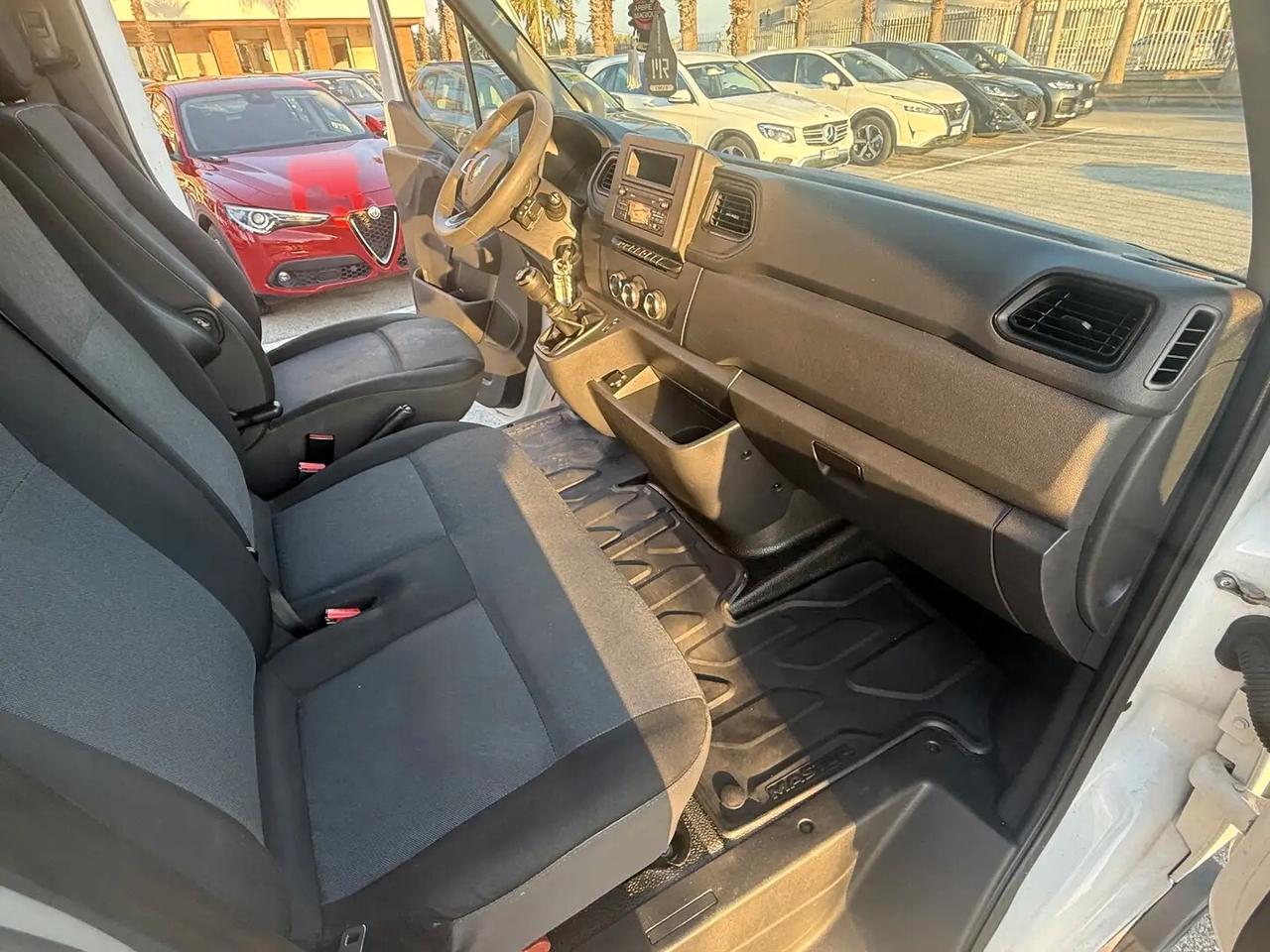 Renault Master 35Q. 145cv FRCX-20 CON GANCIERA A TRE VIE