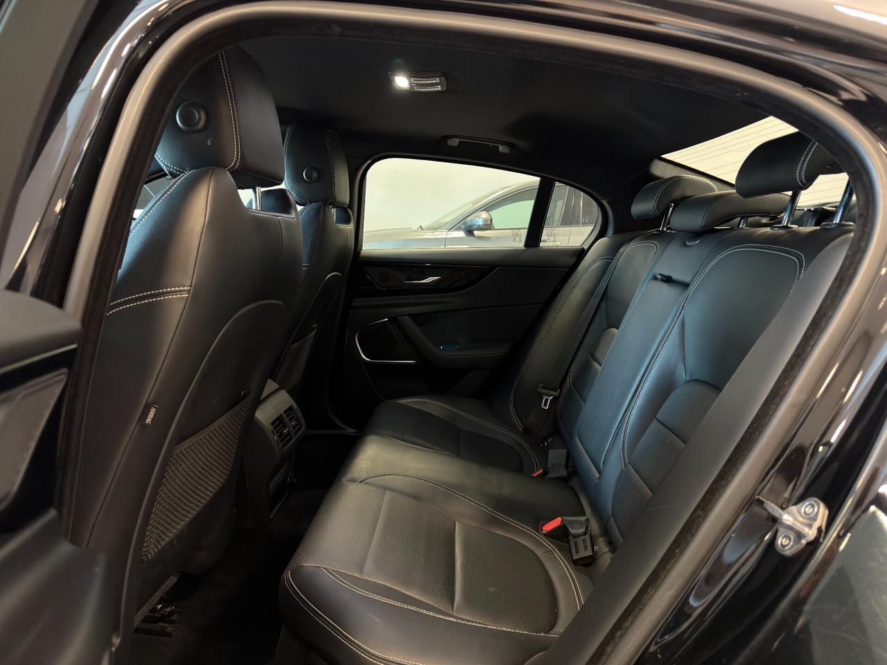 Jaguar XE 2.0 D 180 CV aut. HSE