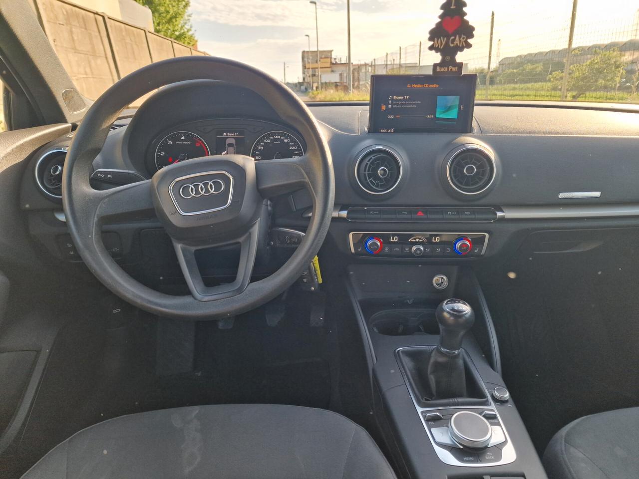 Audi A3 Sedan 1.6 TDI Admired