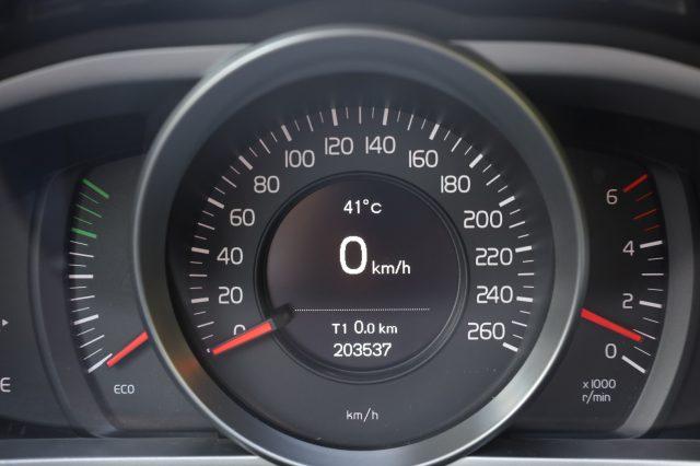 VOLVO V40 D2 2.0d UniPropietario Tagliandata per NEOPATENTAT