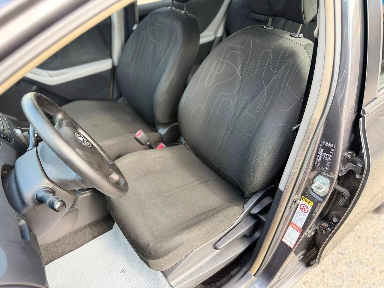Toyota Yaris 1.0 5 porte Sol