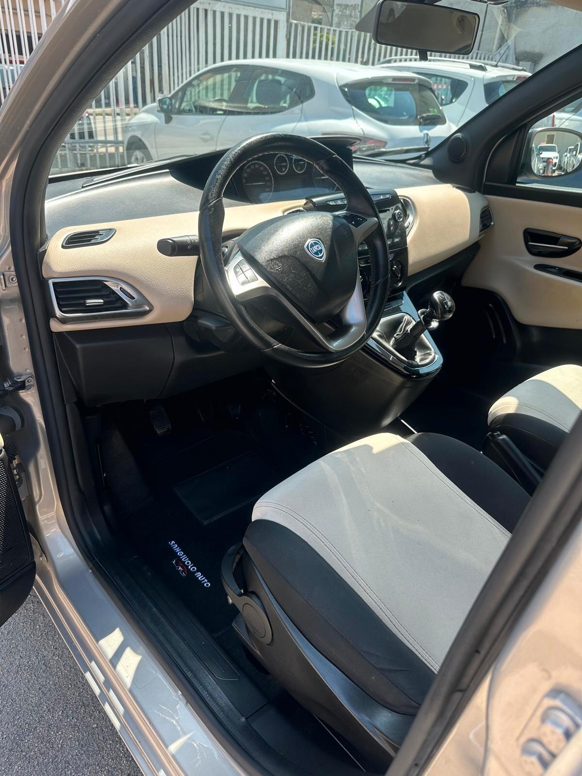 Lancia Ypsilon 1.2 69 CV 5 porte Silver