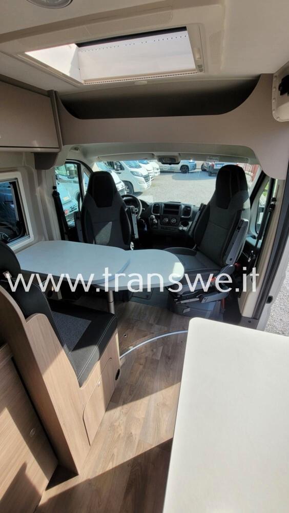 Carado CV600 van con letto matrimoniale posteriore