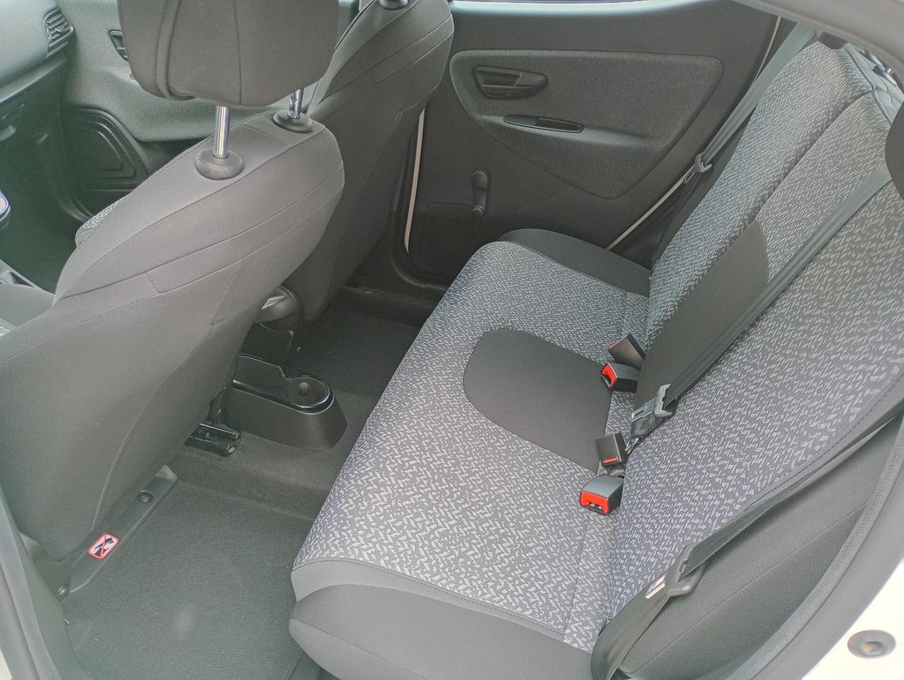 Lancia Ypsilon 1.0 FireFly 5 porte S&S Hybrid Silver