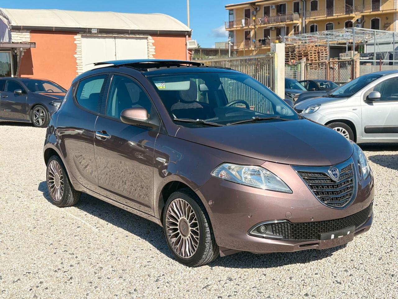 Lancia Ypsilon 1.2 69 CV 5 porte Platinum TETTO APRIBILE