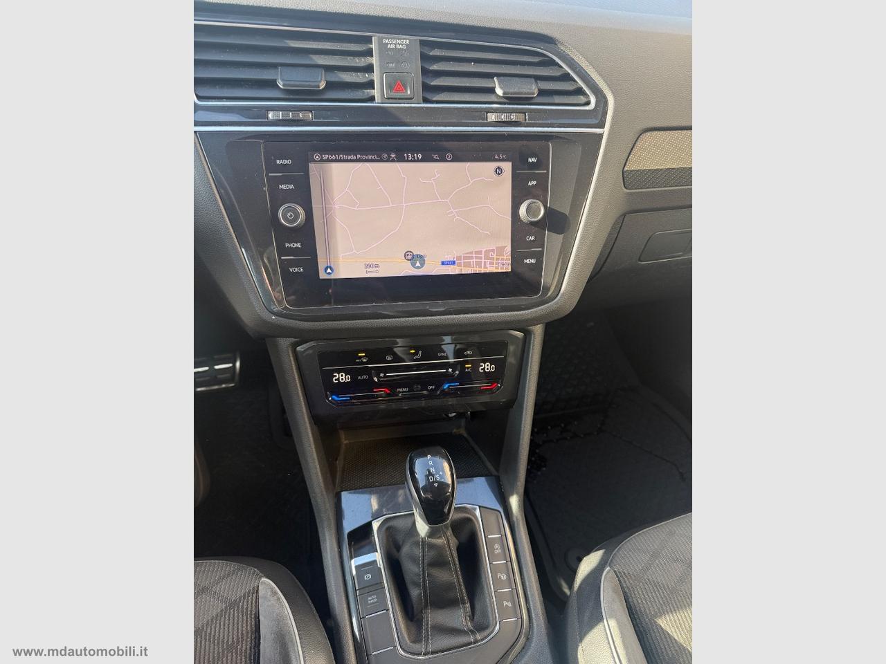 VOLKSWAGEN Tiguan 2.0 TDI 150CV SCR DSG R-Line FULL BLACK NUOVO MODELLO