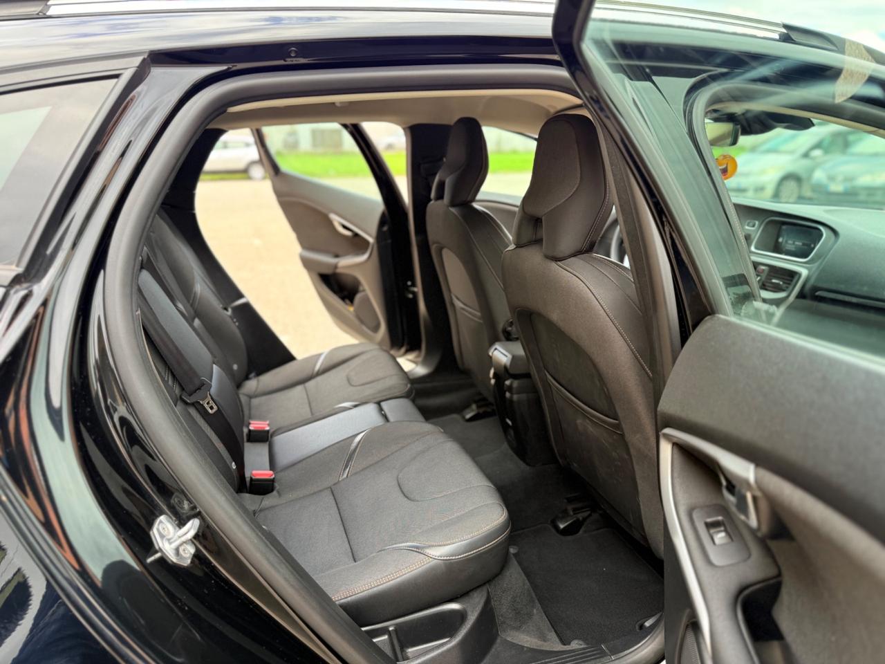 Volvo V40 Cross Country D2 Style Plus garanzia 2019