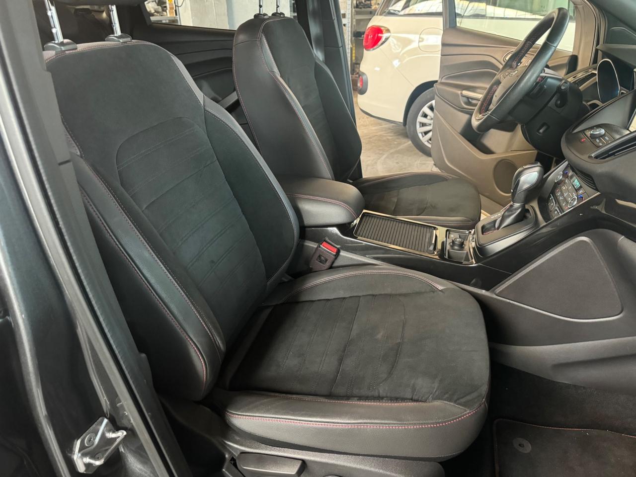 Ford Kuga 2.0 TDCI 150 CV S&S 4WD Powershift ST-Line