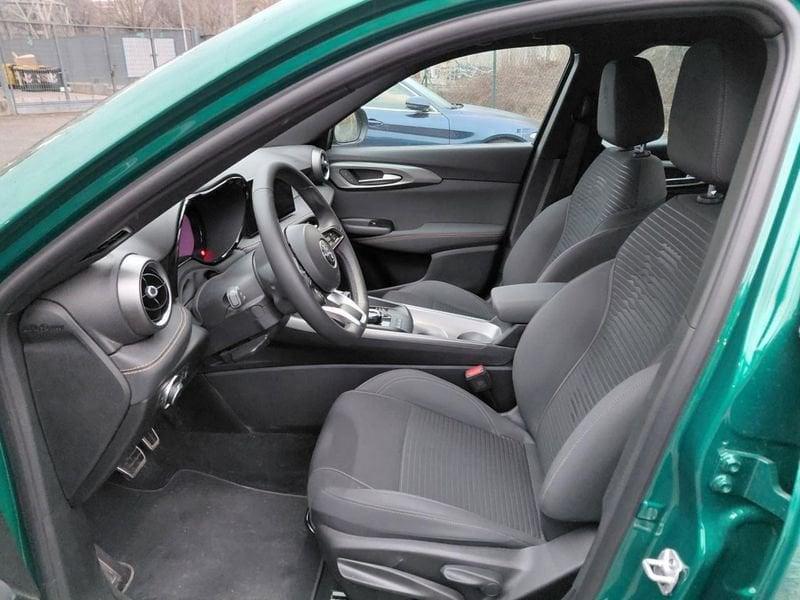 Alfa Romeo Tonale 1.3 280cv Plug-in Hybrid AT6 Sprint Q4