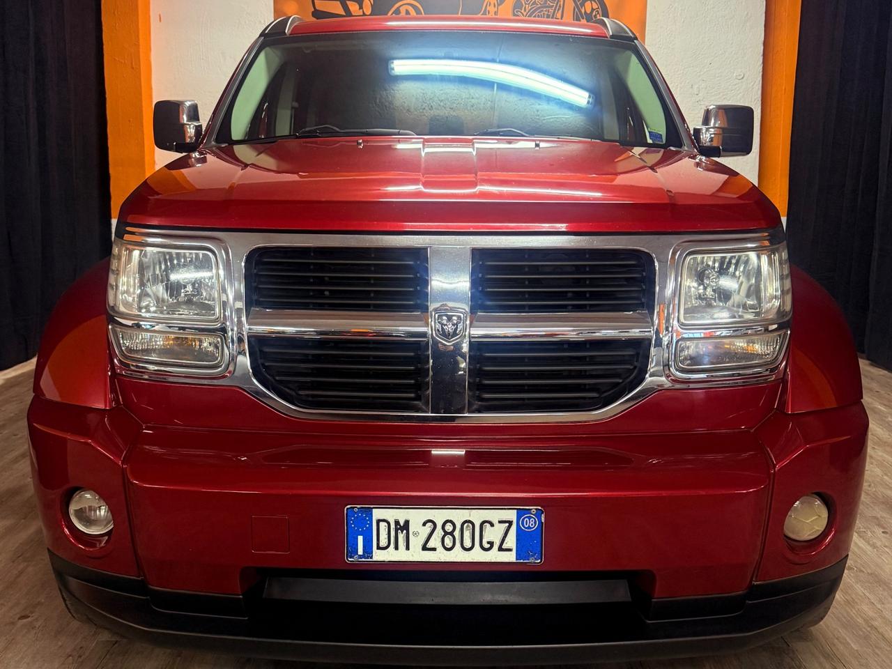 STRAORDINARIO DODGE NITRO 4×4 CON CAMBIO MANUALE