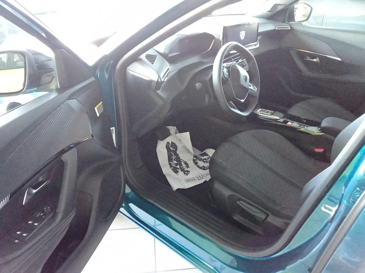 Peugeot 2008 Hybrid 145 e-DCS6 Allure