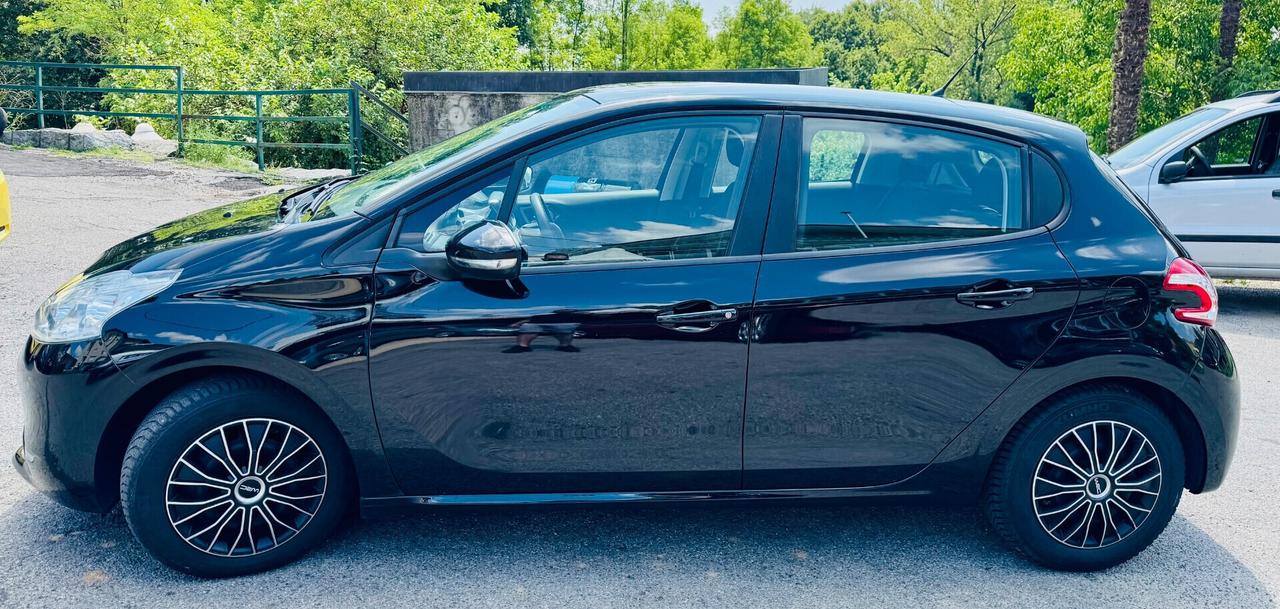 Peugeot 208 1.2 VTi 82 CV 5 porte Allure ok Neopatentati