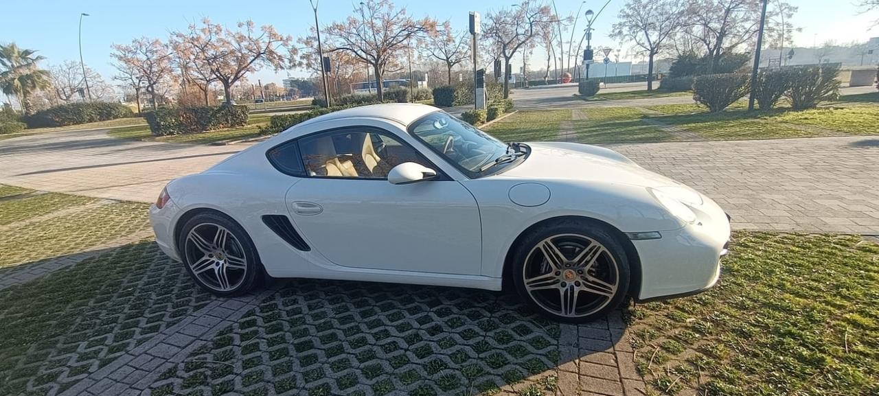 Porsche Cayman 2.7