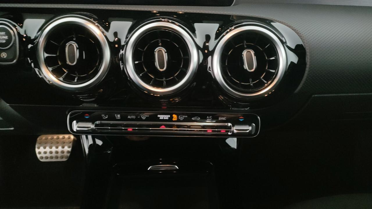 Mercedes-Benz CLA Coupe - C118 - CLA Coupe 200 d Premium auto