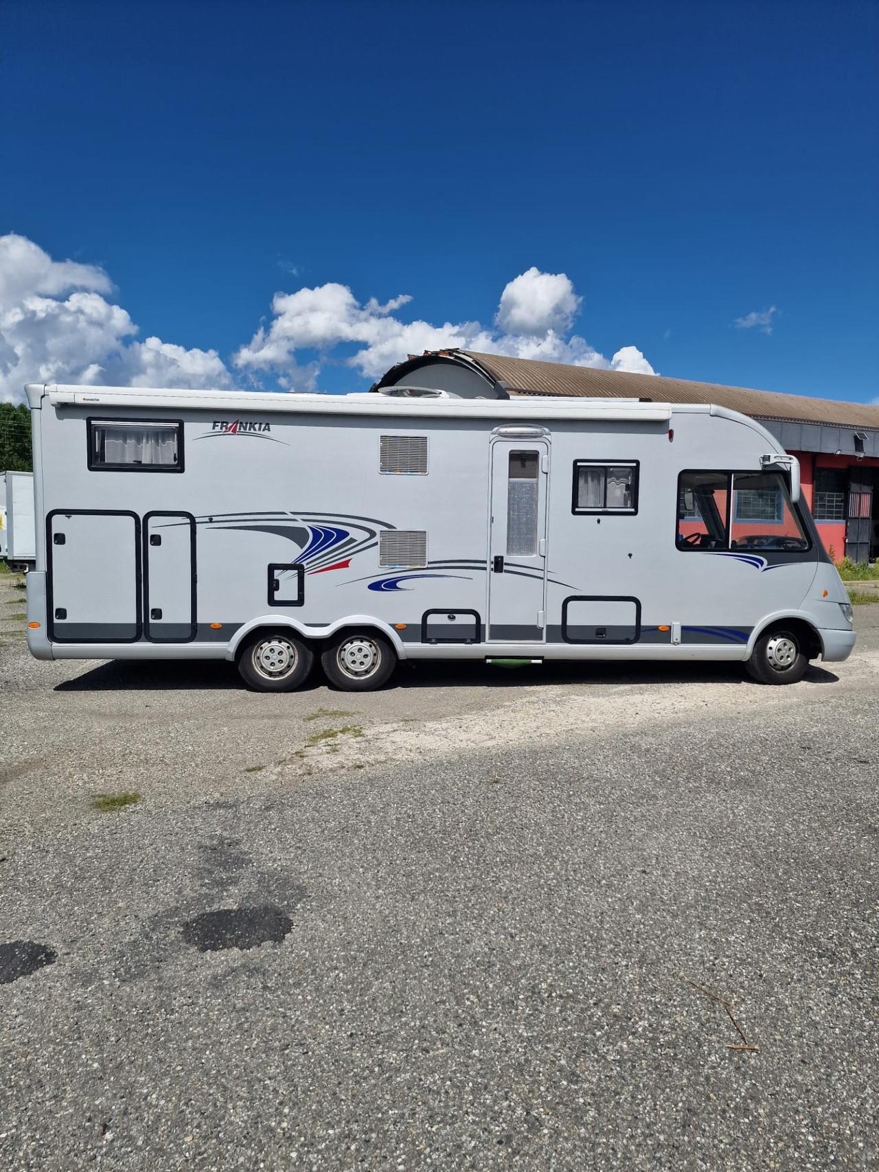 Motorhome frankia luxury del 2005 tre assi in saldo 132