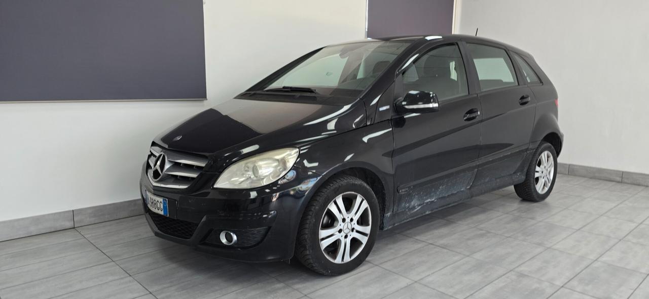 Mercedes Classe B(metano)/Peugoet(GPL.)...per Commercianti