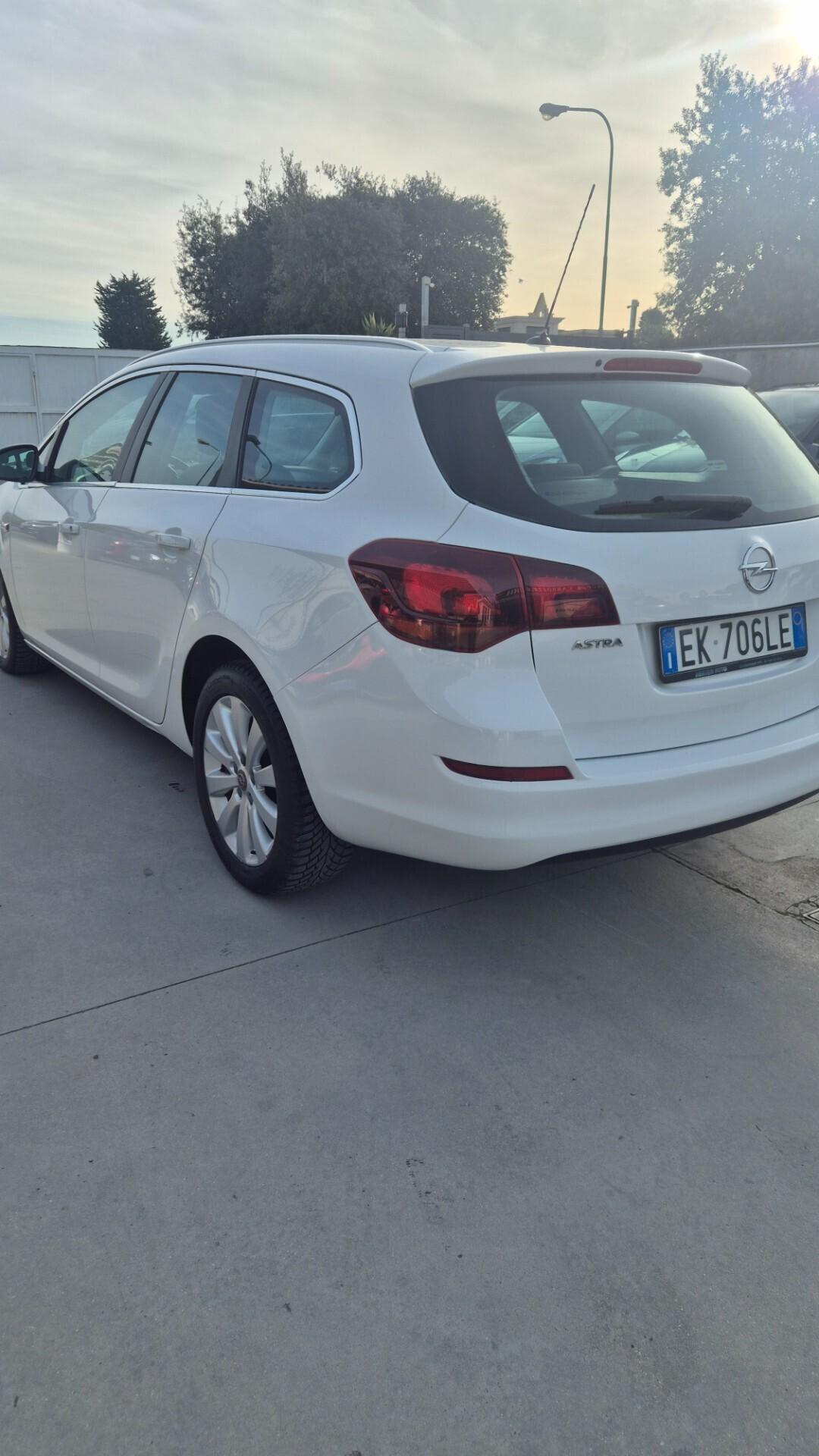 Opel Astra 1.7 CDTI 110CV Sports Tourer Cosmo