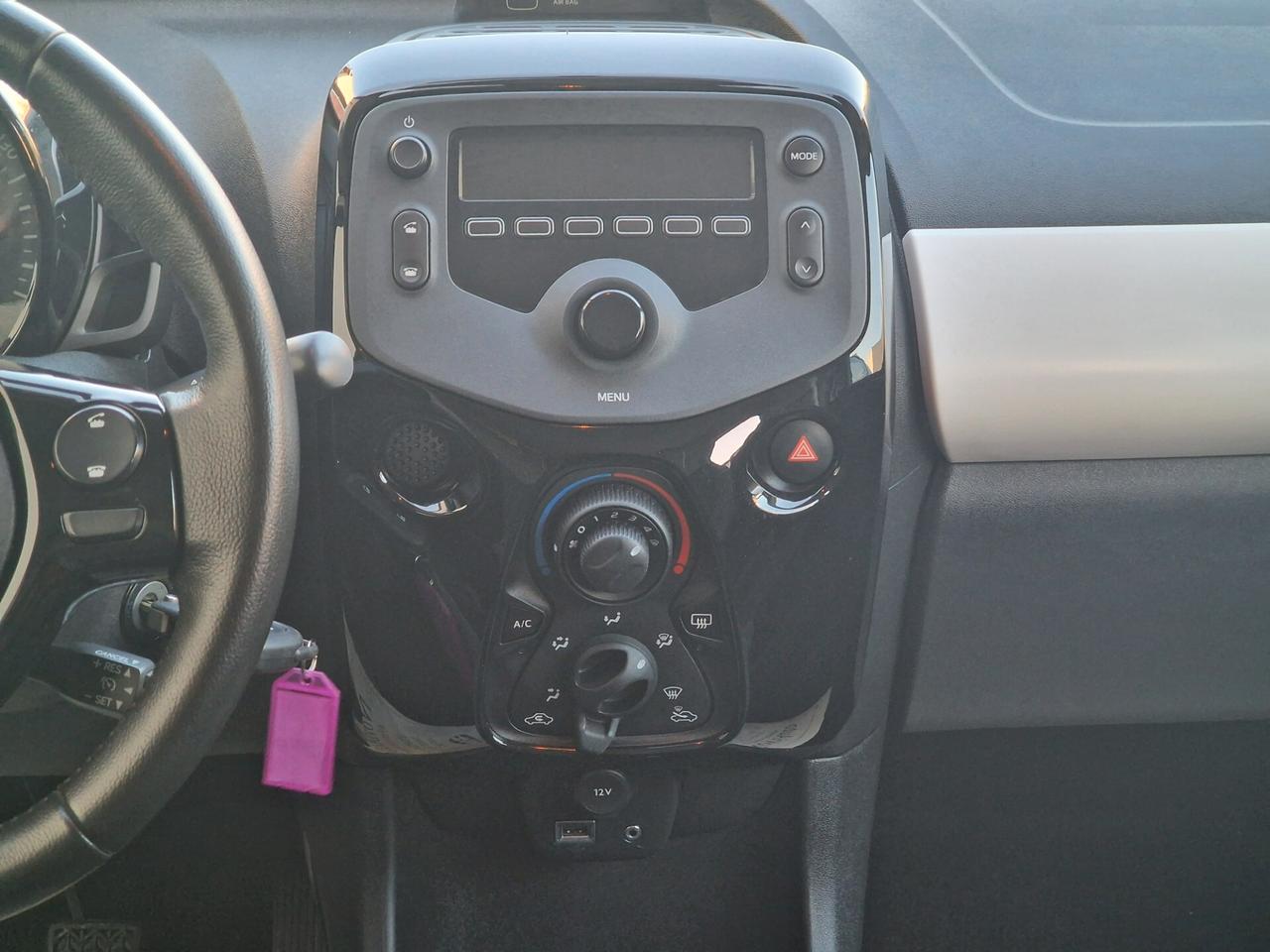 Peugeot 108 Style 1.0 VTi benzina 70cv