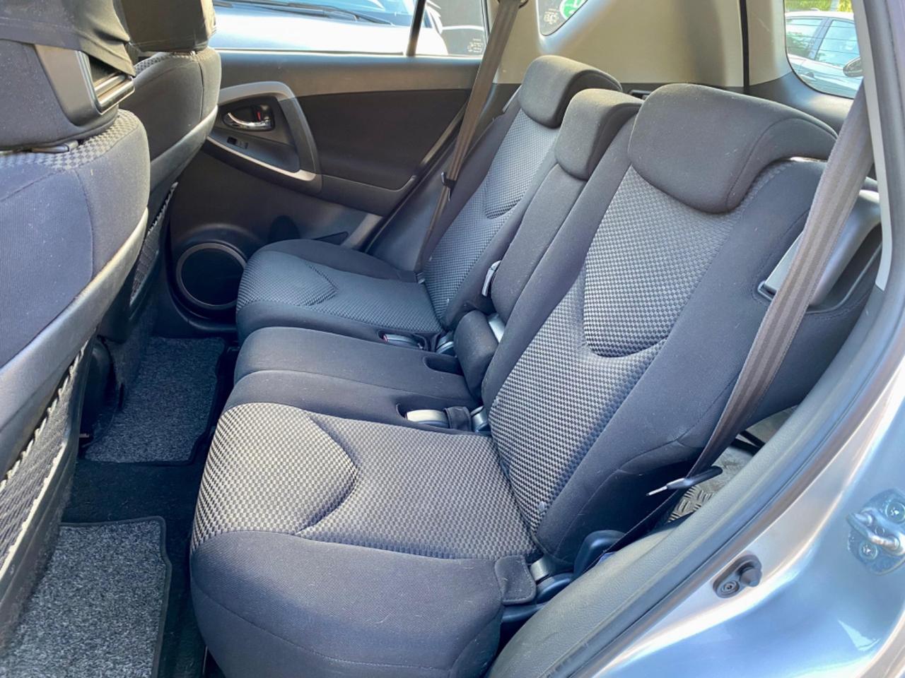 Toyota RAV 4 RAV4 2.0 Luxury