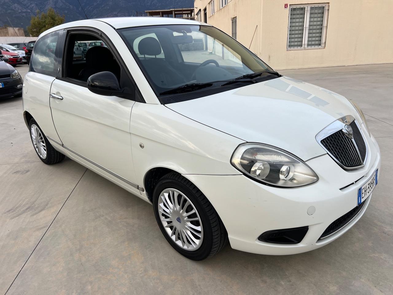 Lancia Ypsilon 1.2 69 CV Unyca 2011