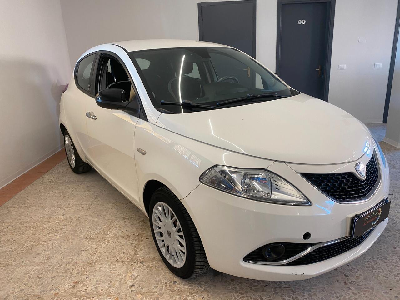 Lancia Ypsilon 1.2 69 CV 5 porte Gold