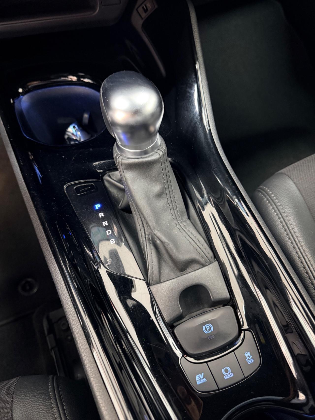 Toyota C-HR 1.8 Hybrid E-CVT 98cv Lounge 07/2022 Neopatentati