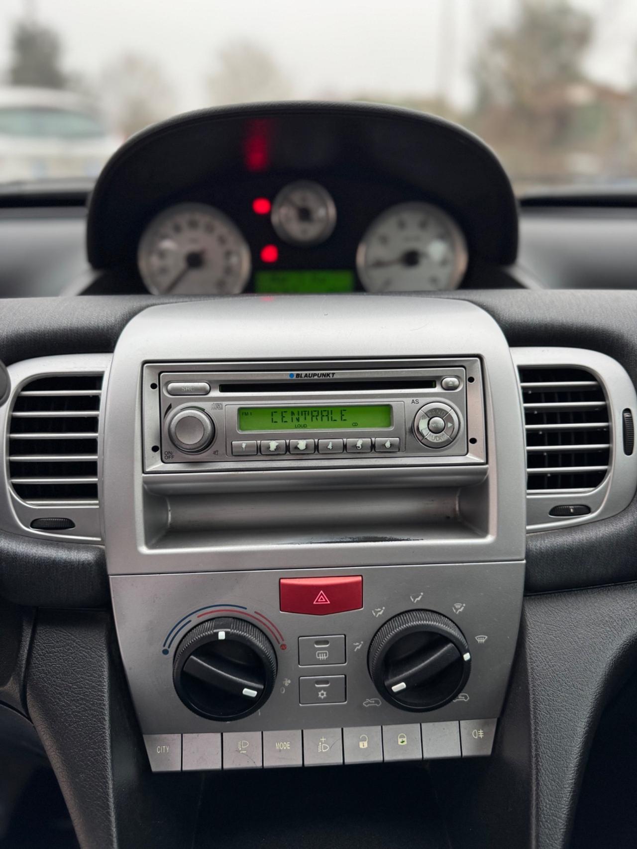 Lancia Ypsilon 1.3 MJT 75 CV Argento